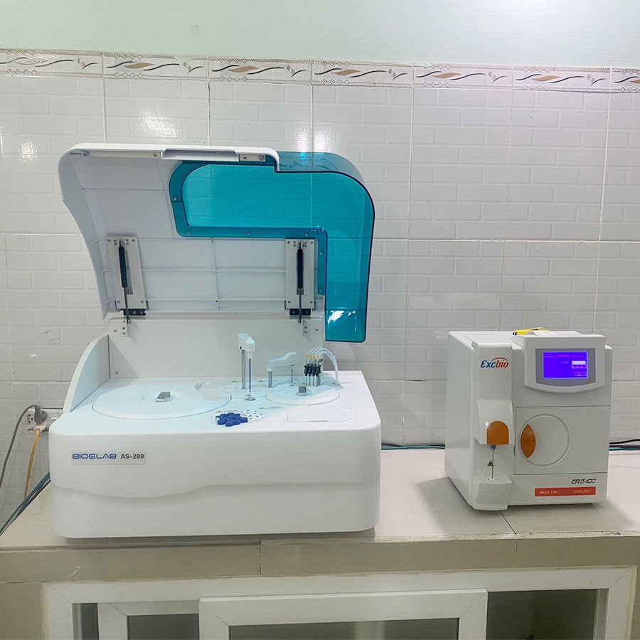 Thiết bị phòng xét nghiệm chính hãng được lắp đặt cho phòng khám 