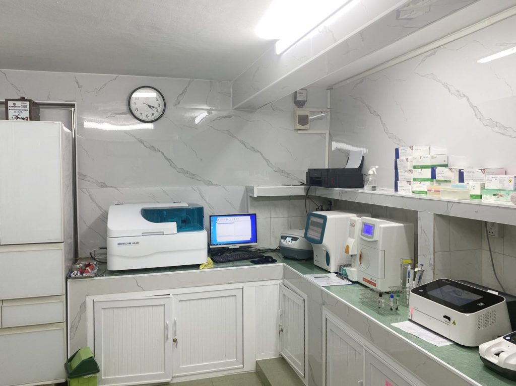 Các thiết bị quan trọng có trong phòng xét nghiệm