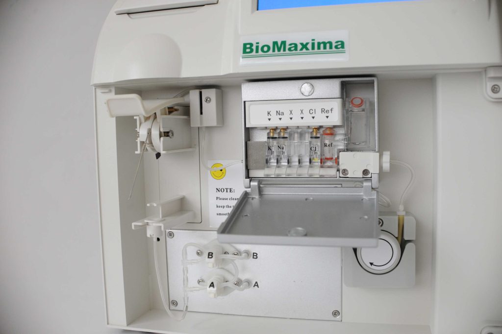 Cấu tạo bên trong của máy điện giải 3 thông số BM ISE